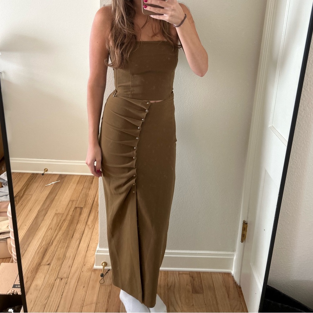 PARIS GEORGIA 
Brown skirt set with studs